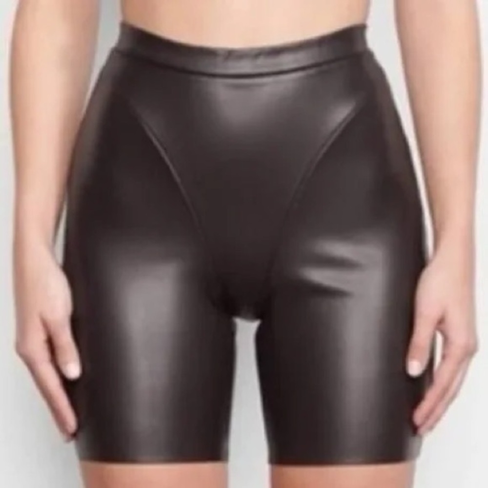 SKIMS NWT SOLD OUT IN Stores Size Medium Women's Black Soot Faux Leather Shorts